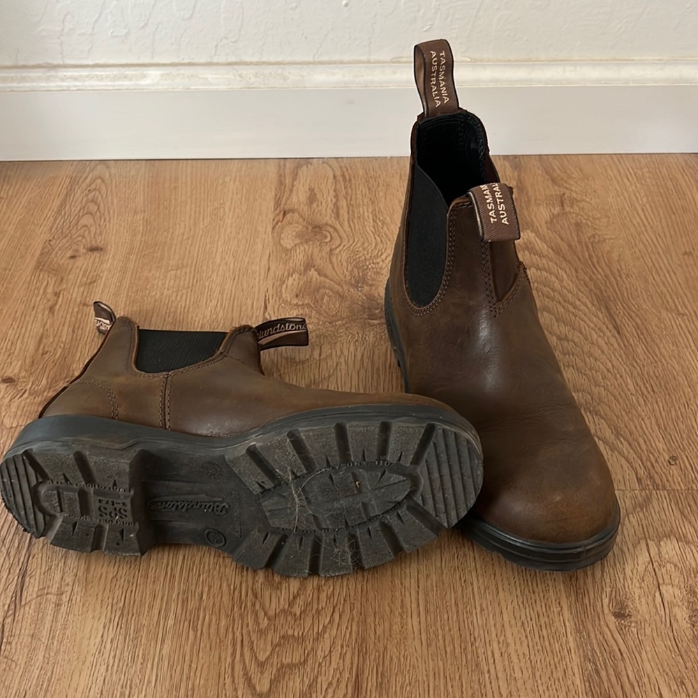 Brown Blundstones 585 Classic (4.5)